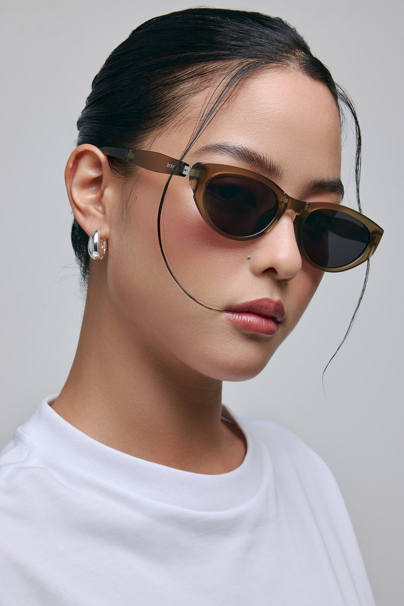 Ari Fold Sunglasses | Olive