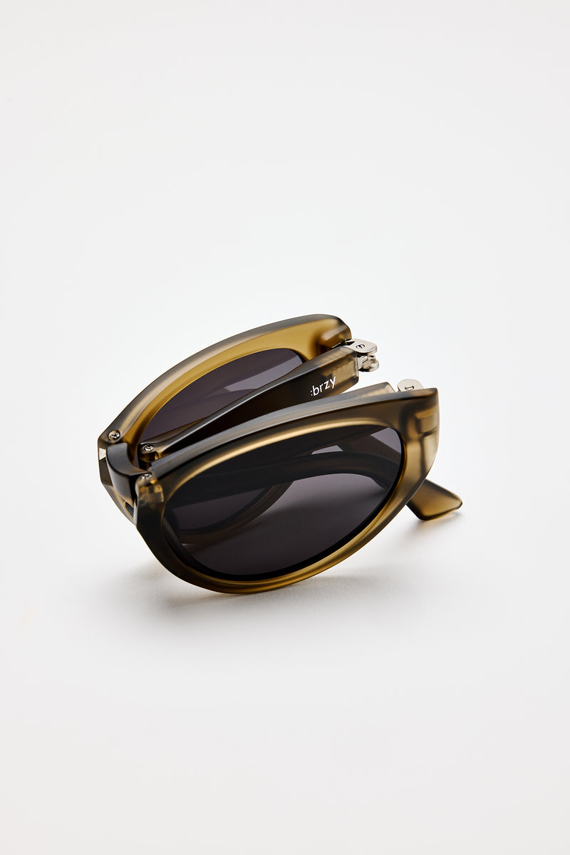 Ari Fold Sunglasses | Olive